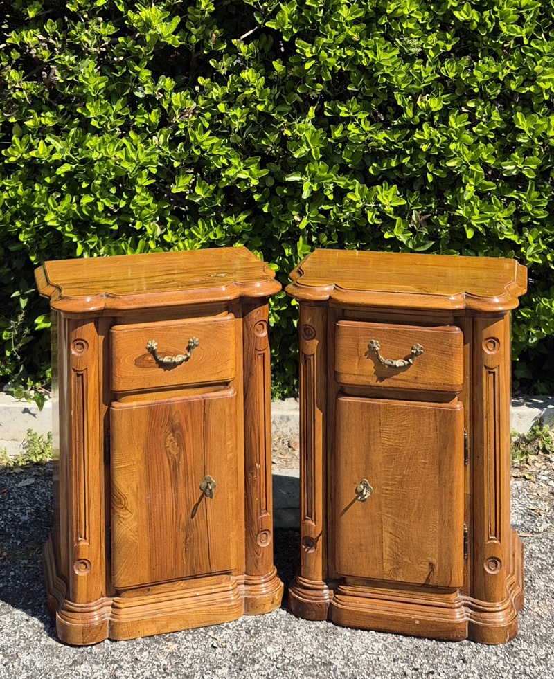 Coppia comodini artigianali in massello made in Italy.