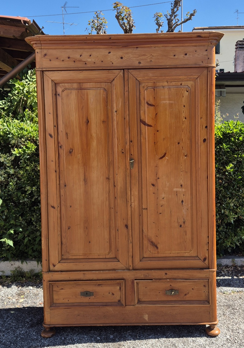 Armadio antico 2 ante in legno.