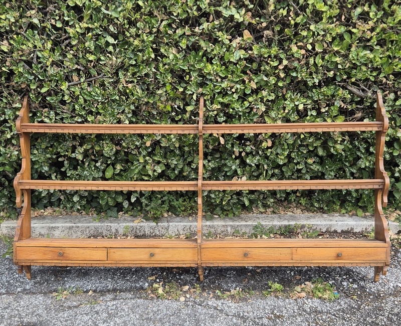 Lungo pensile in legno .